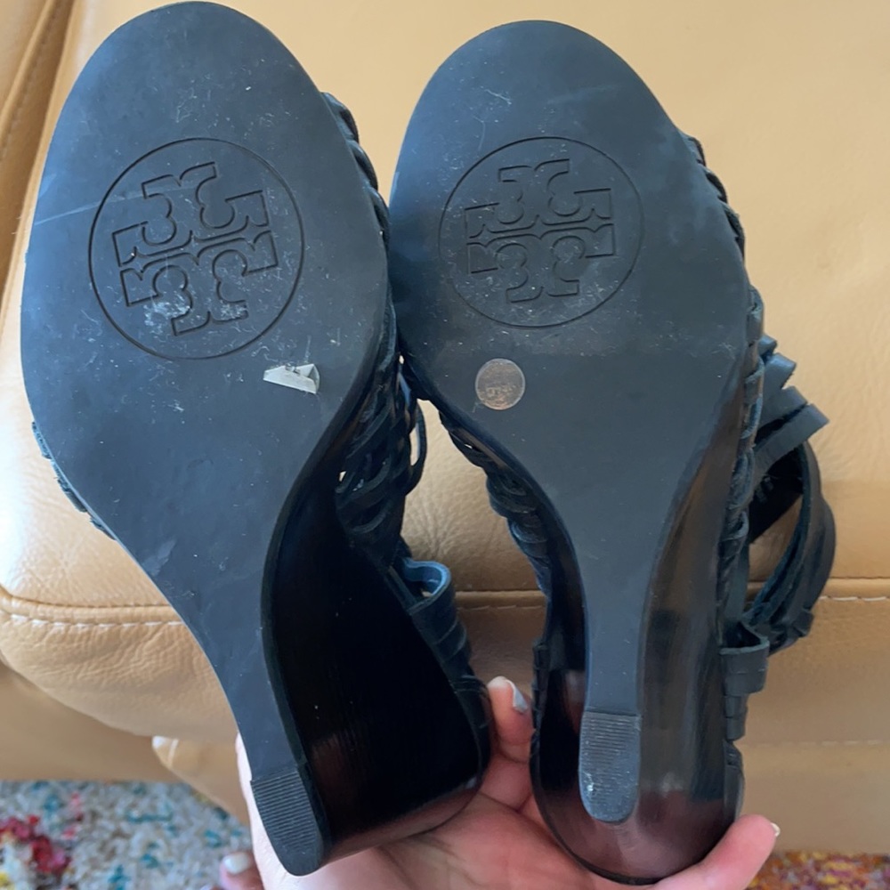 TORY BURCH LEATHER WEDGES BLACK - Picture 4 of 5